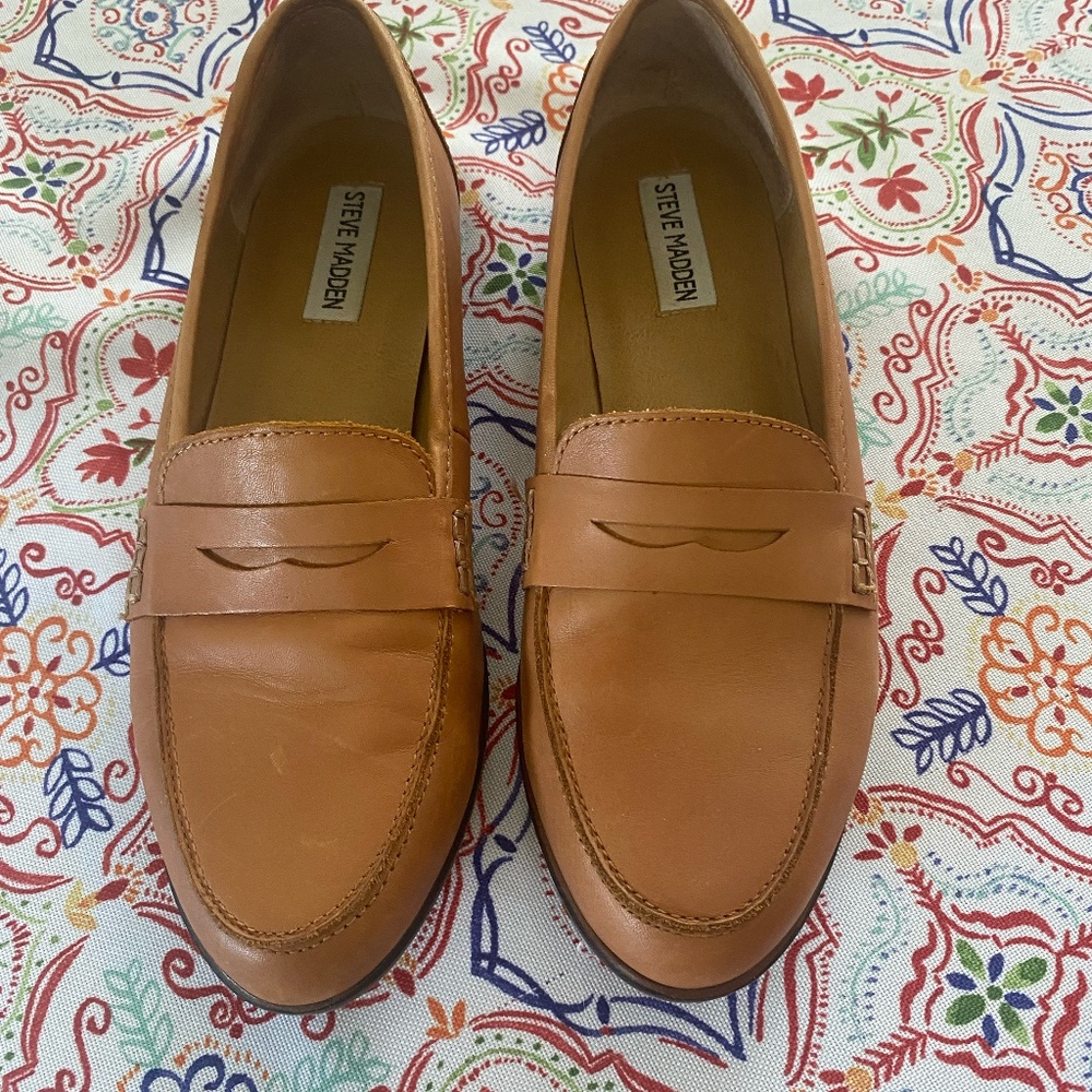 STEVE MADDEN TAN LEATHER LOAFERS